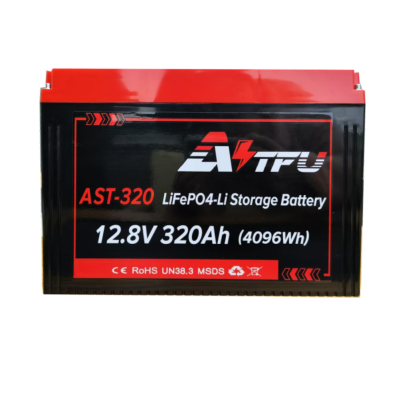 Vooraanzicht van de 12.8V 320Ah lithiumaccu met merklabel
